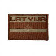 Latvijas_karogs_tuksnesha